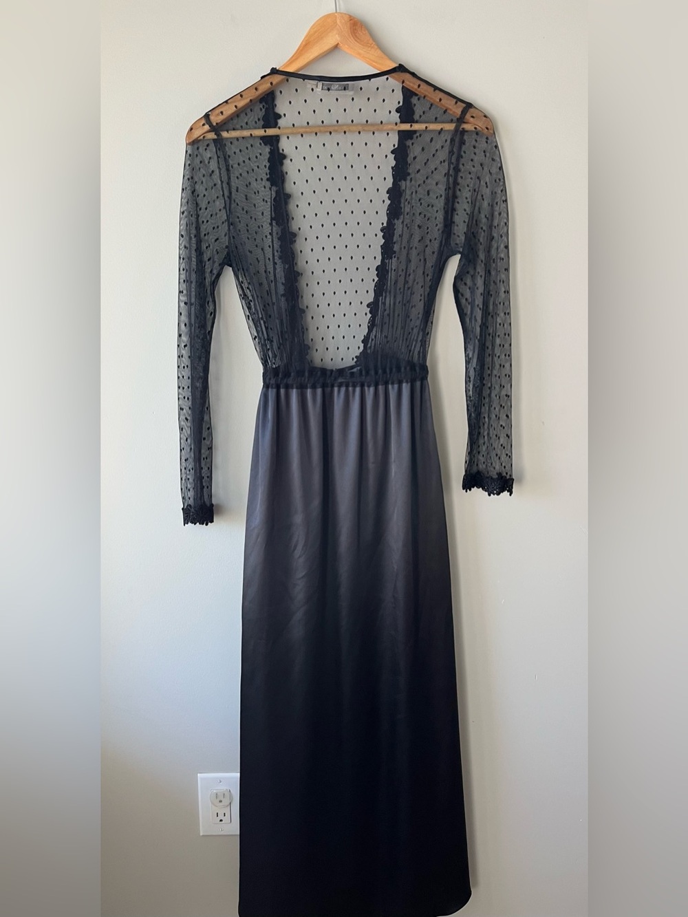 Flora Nikrooz Black Sheer Lace Bodice Embroidered Trim Long Robe Size Small - Picture 10 of 11